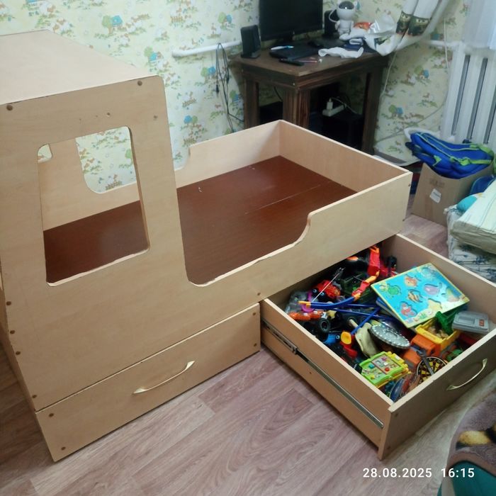 Детская кроватка