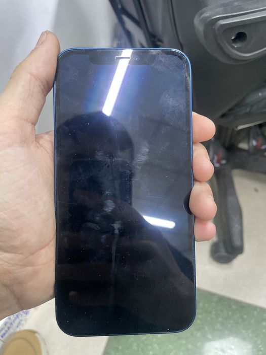 Айфон 12 64 гб.