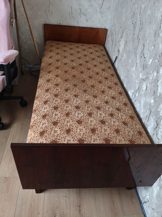 Продам кровать полуторку