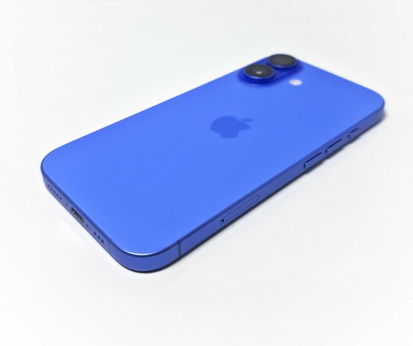 iPhone 16 128GB Ultramarine