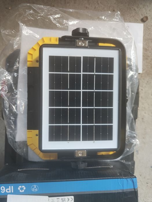 Proiector LED Solar Multifuncțional IP66 – Reîncărcabil, 2700K–6500K, Nou
