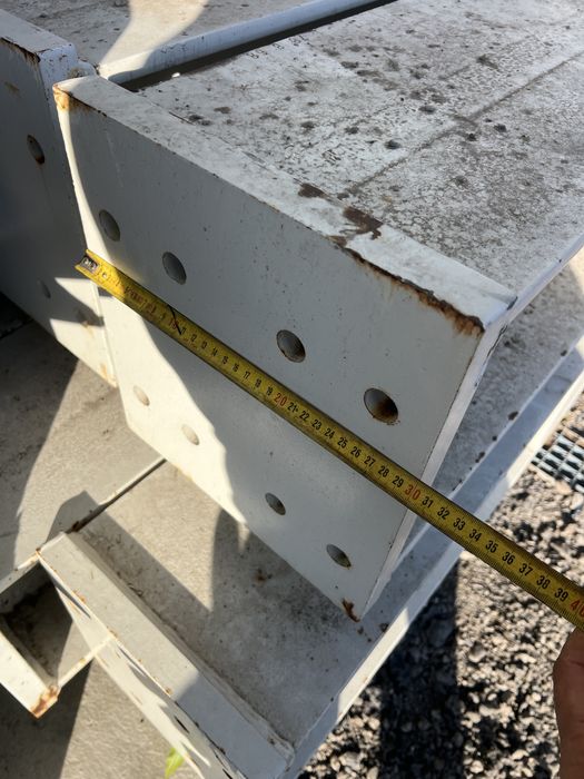 Stalpi metalici cu talpi HEB 300//6.30 m