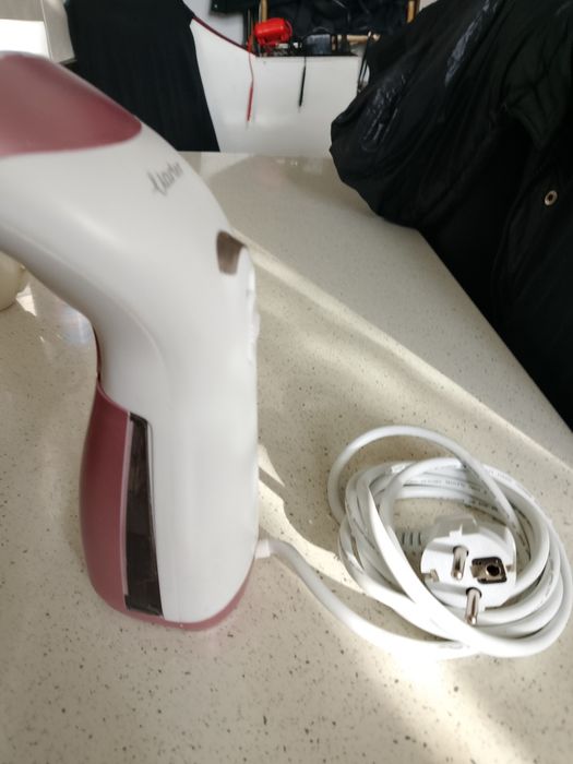 Mașina de călcat vertical cu abur