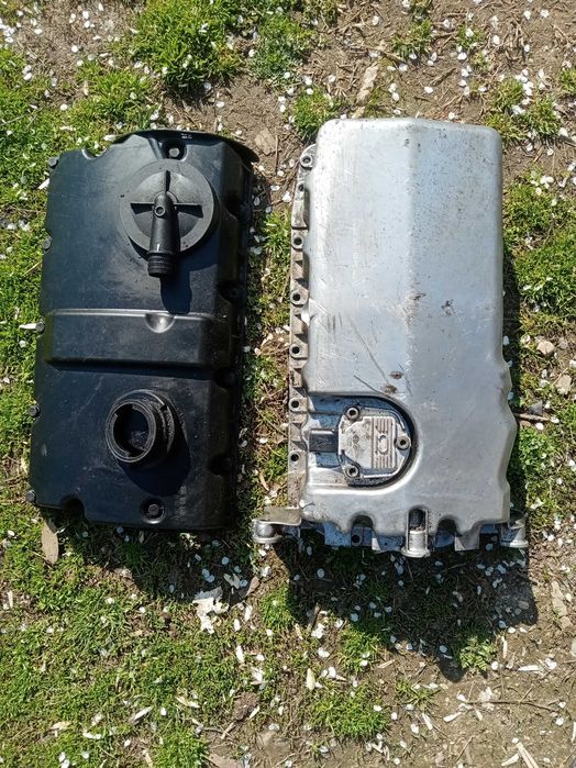 Vând capac și baie de ulei Audi A3