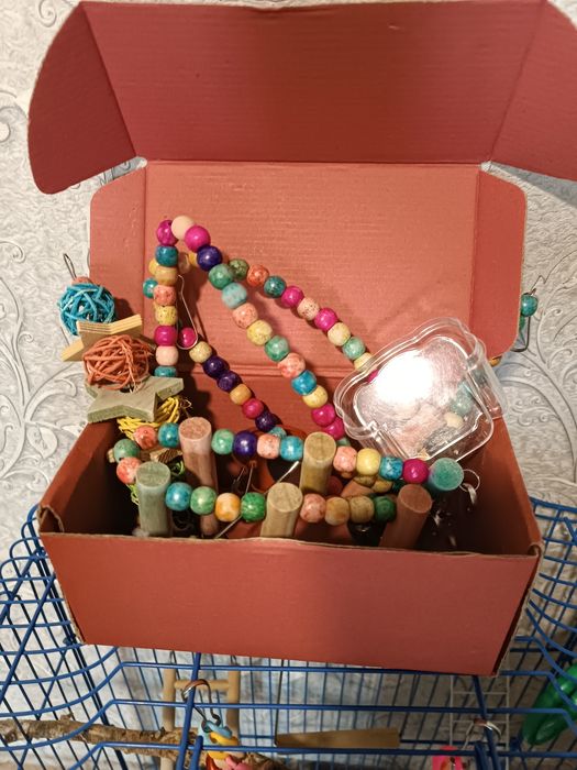 Продам клетку для попугаев