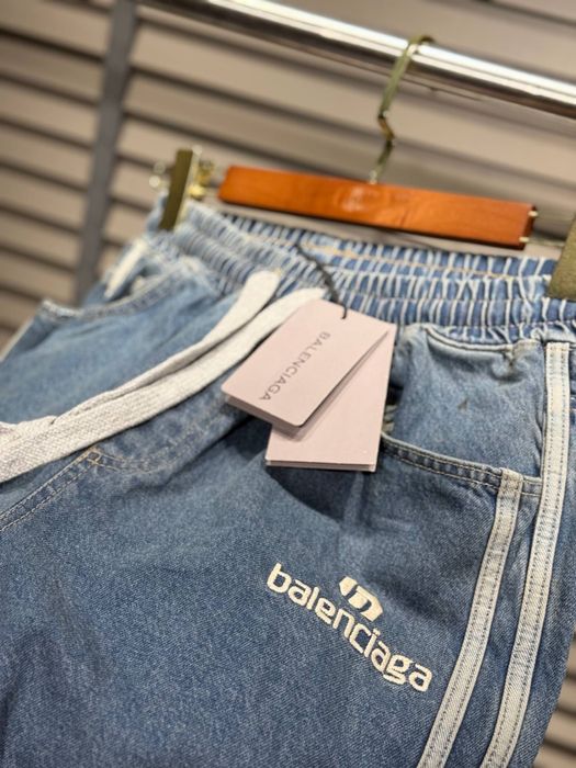 Blugi scurti balenciaga