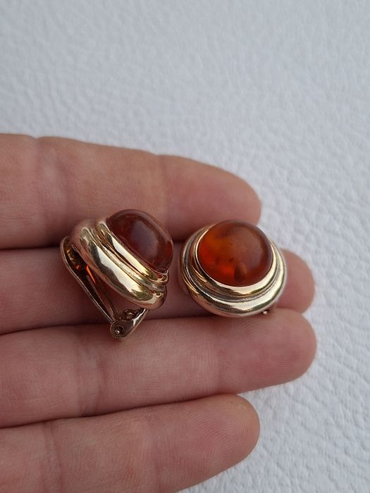 Сребърни обици с кехлибар