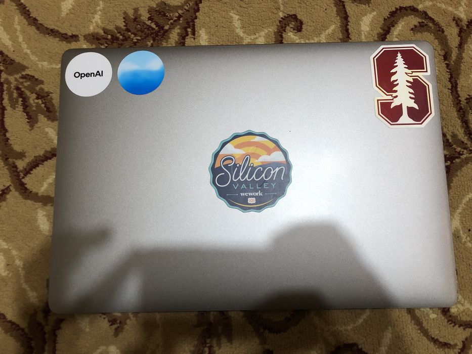 Macbook pro 15dyum 2019 | i9 8-core 16ram DDR4 512SSD