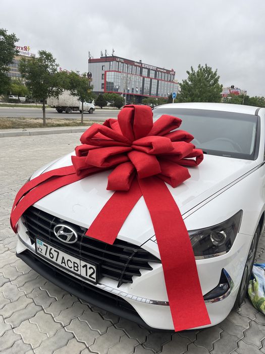Красный бант на машину