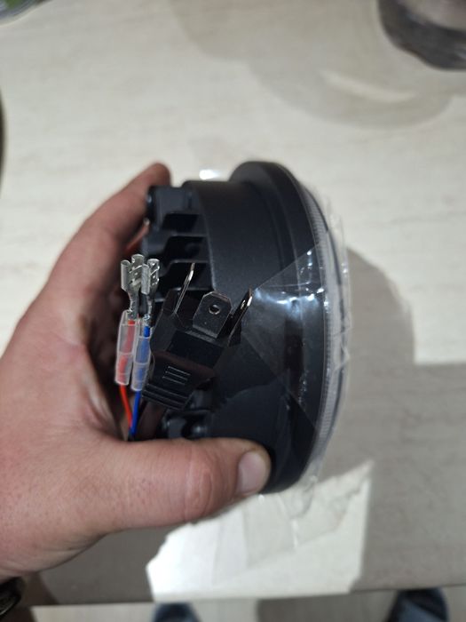 Продавам.Универсален лед фар за мотор.