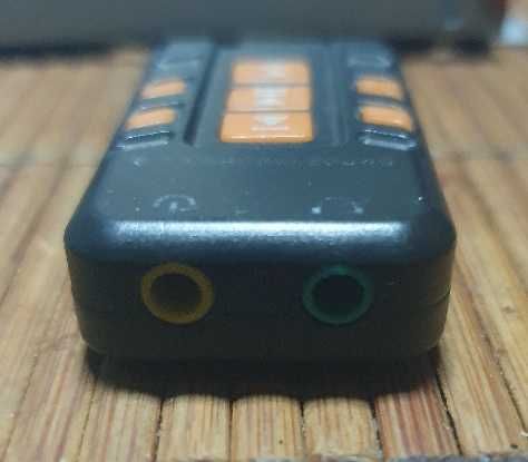 Placa de sunet pe USB sound card blaster plug & play, butoane fizice cu comenzi multimedia, intrare jack pentru microfon si iesire jack pentru boxe