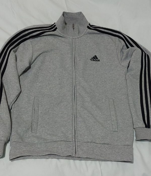 Продавам мъжки екип на adidas.