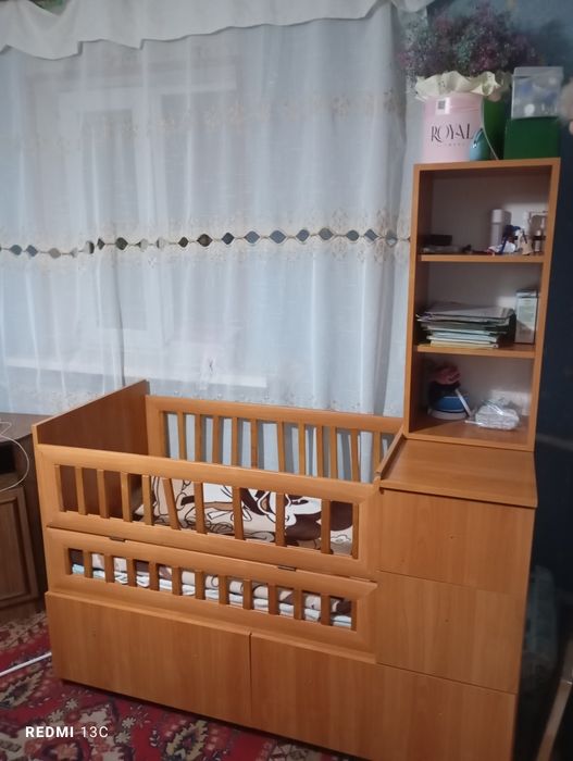 продается детская кроватка со шкафчиками