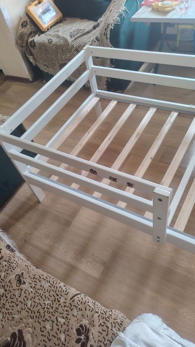 Продам кровать детскую 160/80.