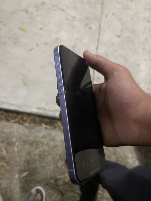 Iphone 12                   3200 kelshadigan joyi bor