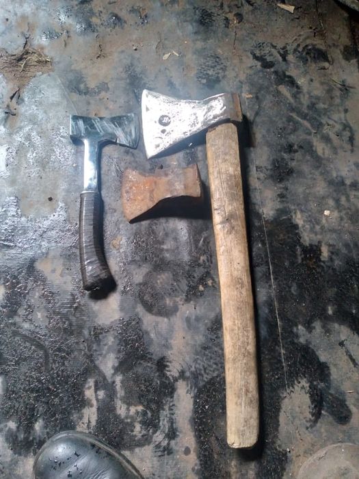 Продам   топоры.