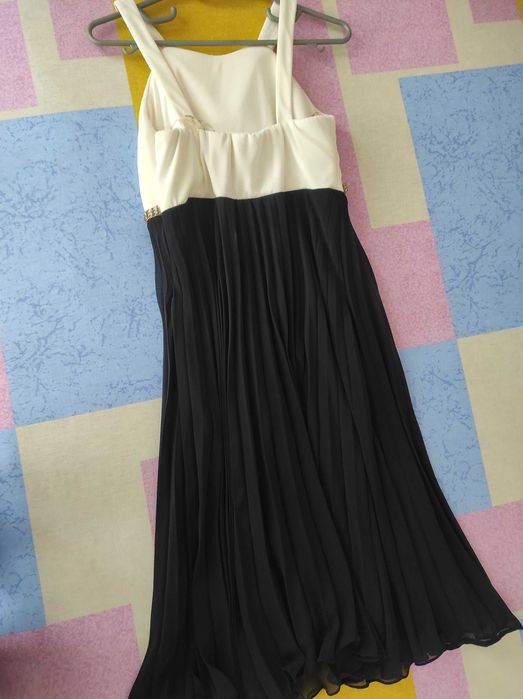 Плисирана рокля за официален повод