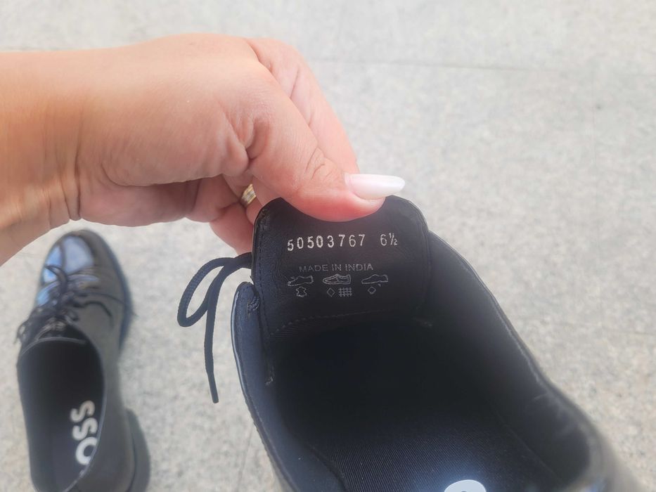 Vand pantofi Hugo boss. O singura purtare