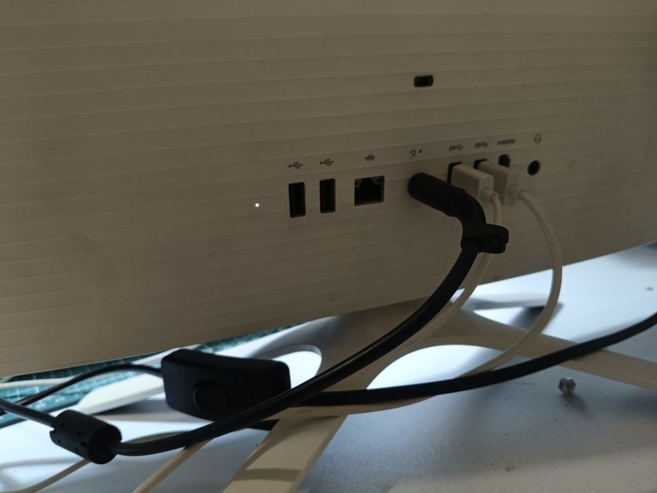 Продам моноблок HP 21.5 i3/8GB/SSD