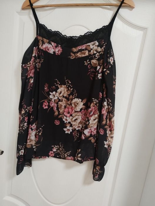 Елегантна блуза с презрамки и паднал ръкав