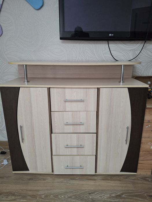 Продаю большой комод