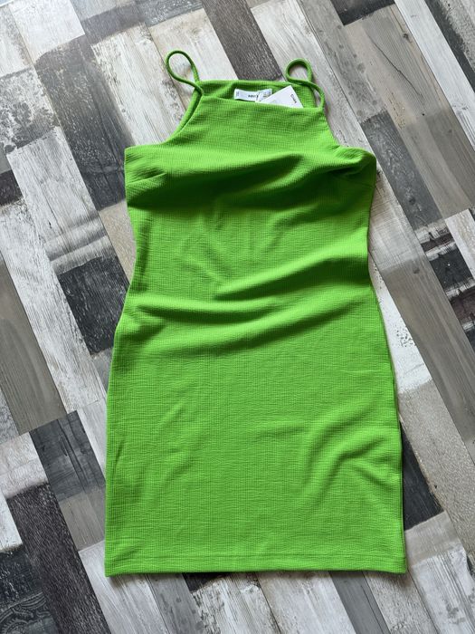 Лятна рокля в цвят лайм