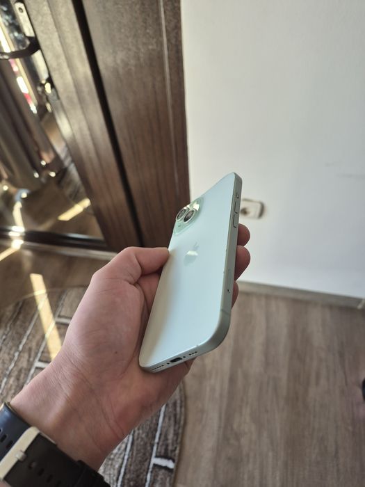 Iphone 15 green , 75 santatate
