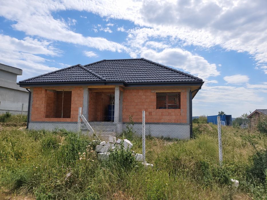 Casă de vânzare la roșu