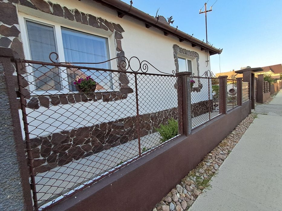 Vând casă la țară complet utilată 55.000 euro