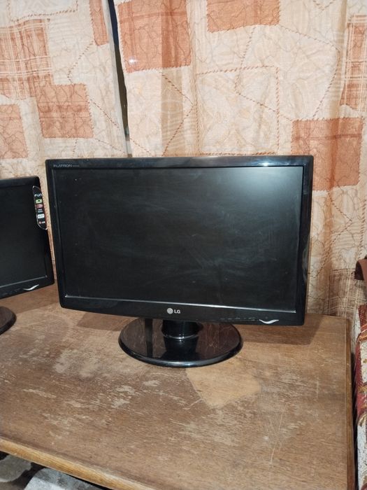Монитор LG Большой