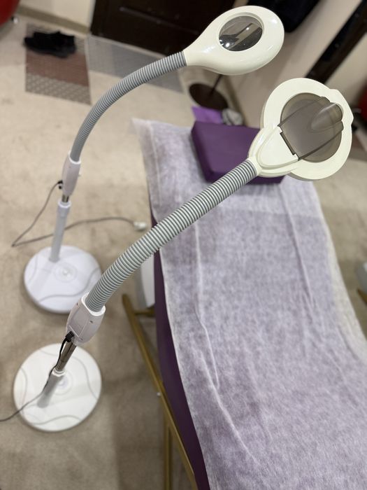 Продаю косметологическое стулья и лампу лупу