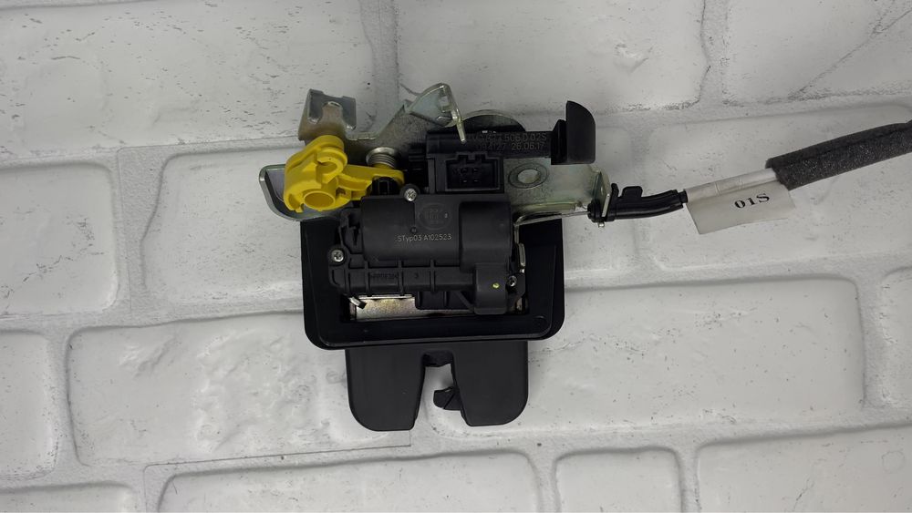 Брава заден капак AUDI Q7 SQ7 4M0827506D