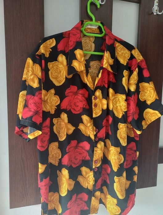 Bluza dama matase maneca scurta marime 46 - 48 respectiv XL ca si noua.