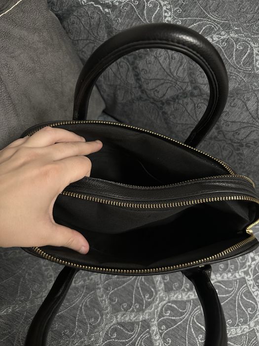 Елегантна черна чанта