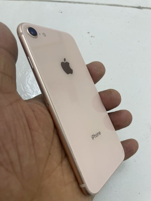 IPhone 8, 64 ГБ, цвет Gold + чехол (самавызов)