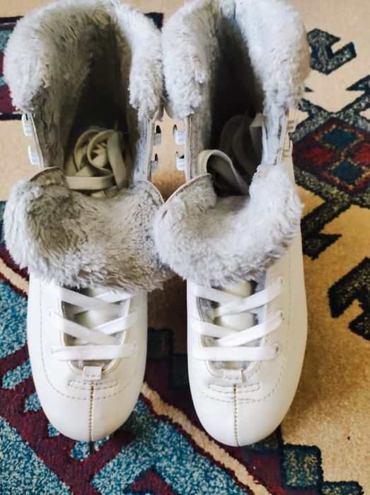 Коньки для девочки подростка.