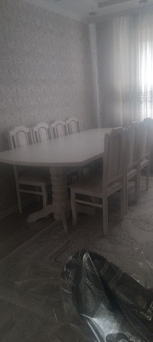Продам 3 метровый стол со стульями