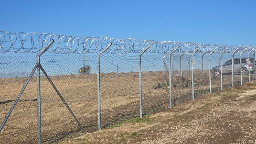 Gard, poarta acces , gard zincat , gard sipca , solutii de imprejmuire