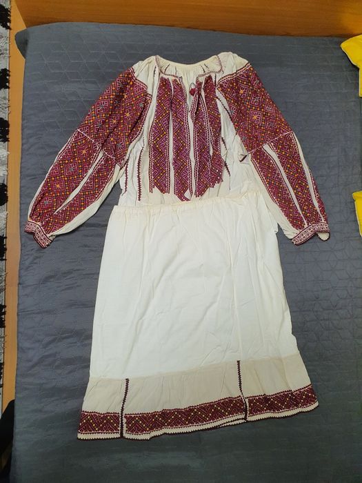 Costum national  țesut manual cu o vechime de aproximativ 60 ani nou