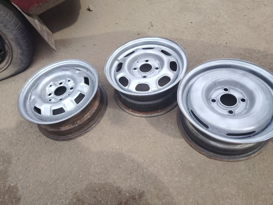 Продам 3 диска на 13 штампы от вольсвваген