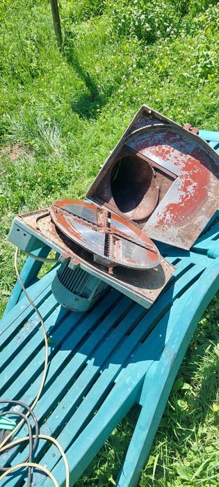 Moară cu motor pentru cereale, fructe și legume