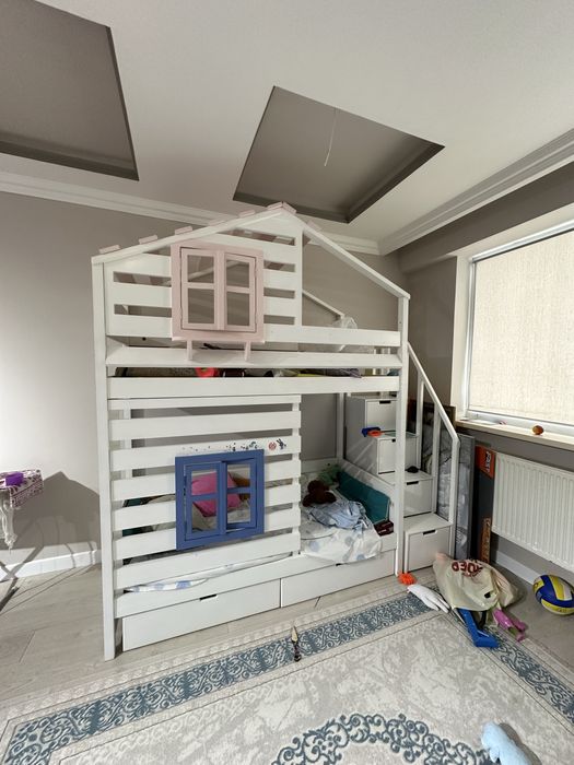 Двухъярусная кровать