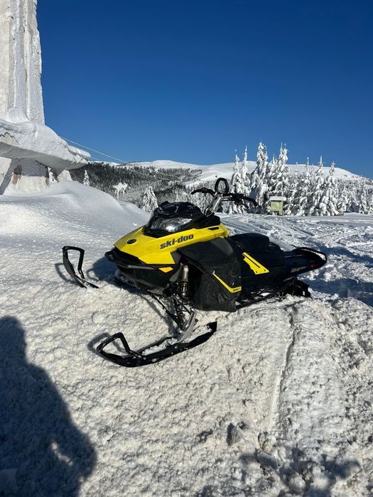 Snowmobil Ski-doo