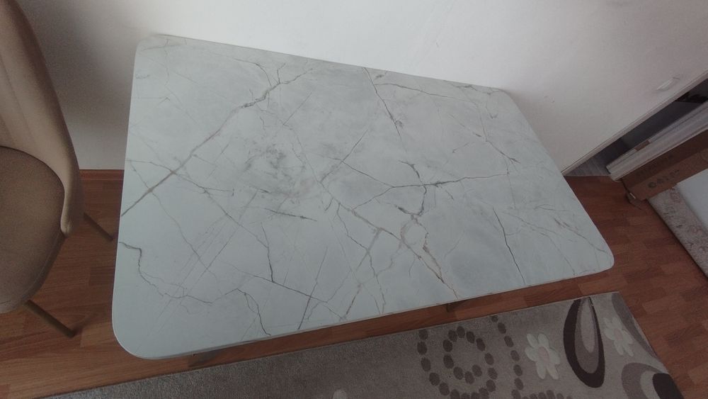 Продам 2 стола б/у