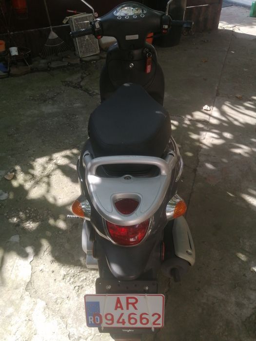Vând scuter Kymco