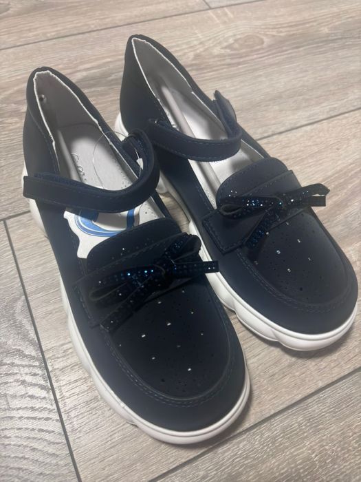 Детские школьные туфельки