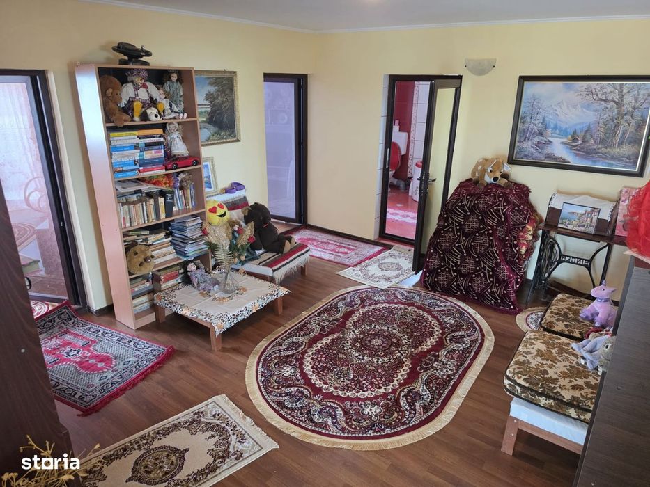 Casa de vanzare, pretabil sediu firma, azil, clinica, pensiune