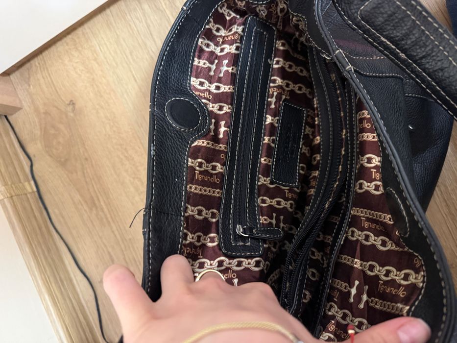 Дамска черна чанта Tignanello естествена кожа