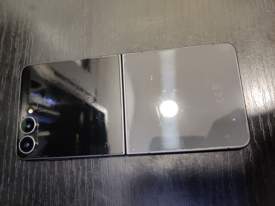 Hope Amanet P8 Samsung Z Flip 8 256GB 12 GB RAM 12 ci Garanție !