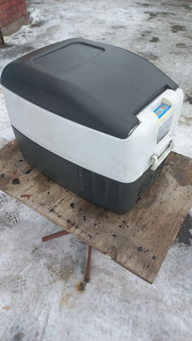 Автомтбильный холодильник